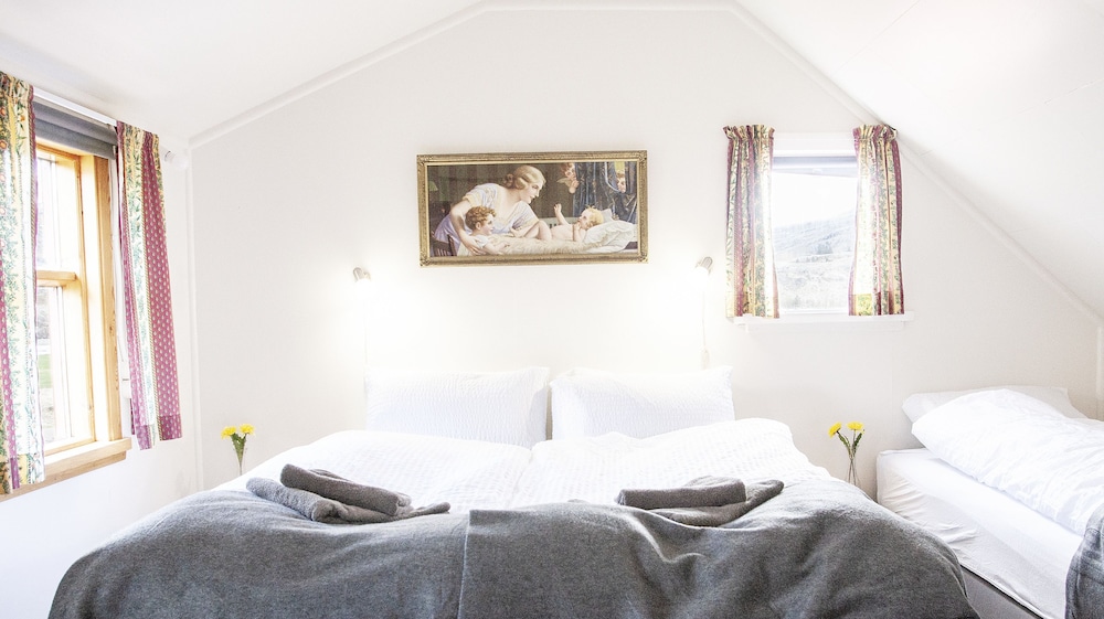 Fossardalur Guesthouse - Hostel