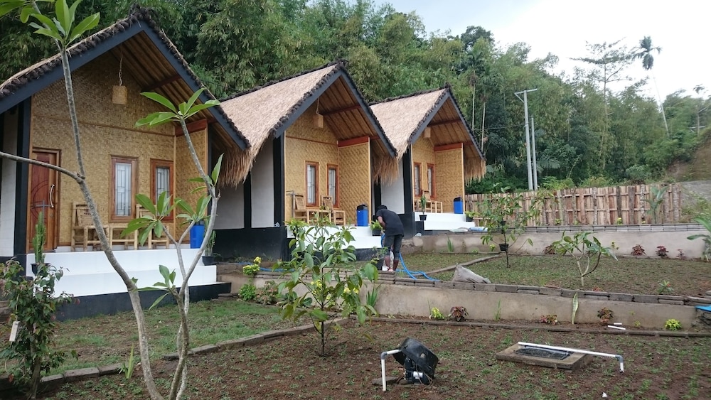 Aryasuta Bungalow