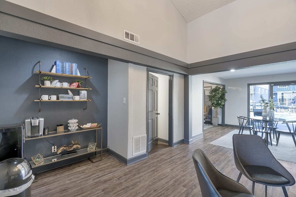 Lovely Midland Getaway With Fitness Center view 3