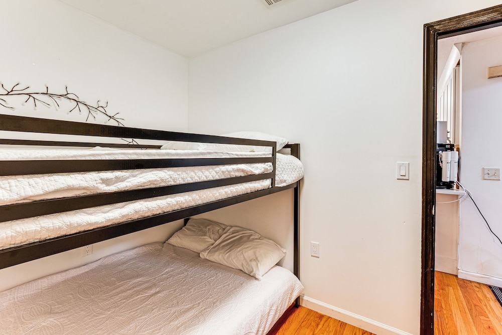 8 Mi to Nyc: Centrally Located Jersey City Apt!