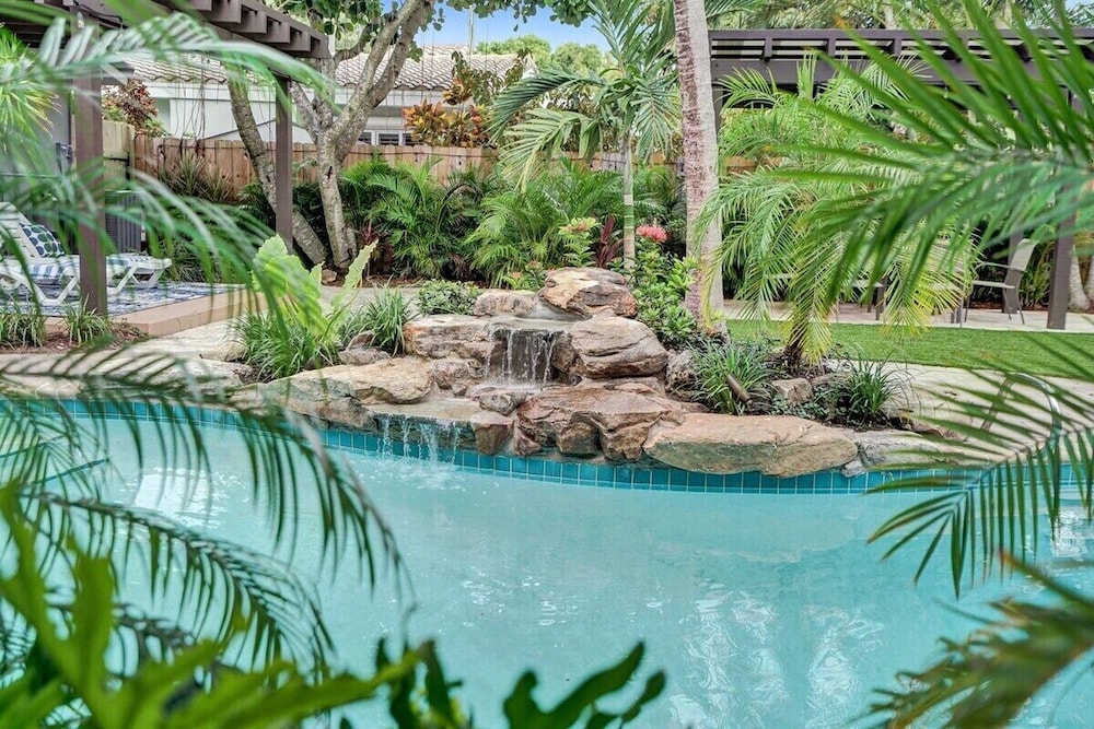 New Waterfront Oasis, Minutes to Beach, Eats, Shops