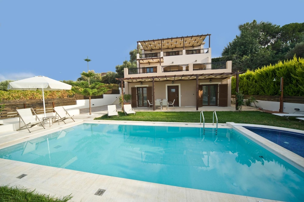 Villa Orsalia With Private Pool