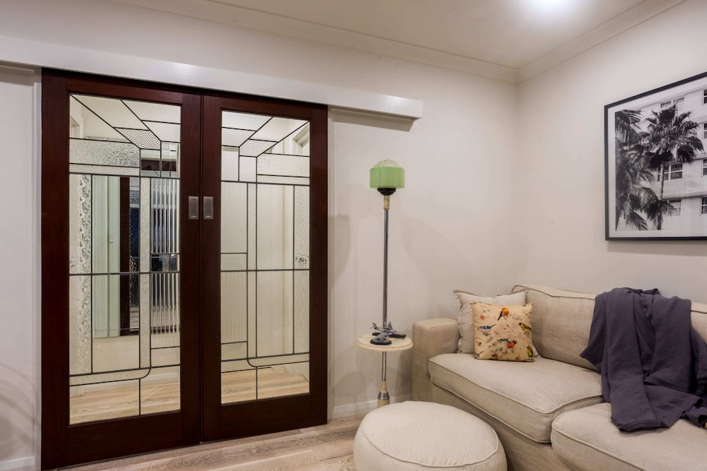 Beautiful Pet Friendly 1BR Cottage With Patio