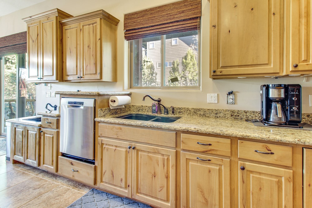 Close to Fool Hollow Lake! Show Low Cabin Getaway