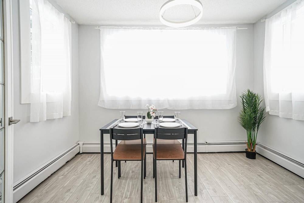 Cozy Condo w Parking Wifi Coffee - 5min2stampede