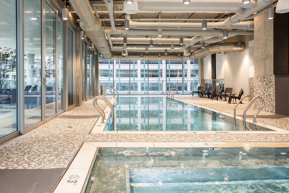 Luxury Downtown PH Bean Lake Views