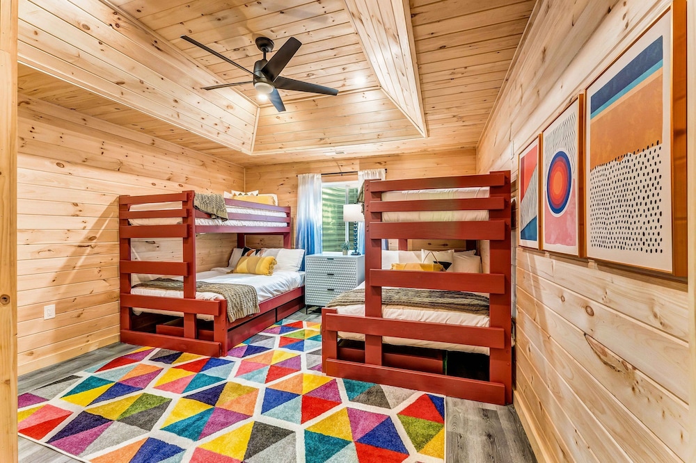 Grand Timber by Avantstay Indoor Pool Sauna Sports Court Game Room More