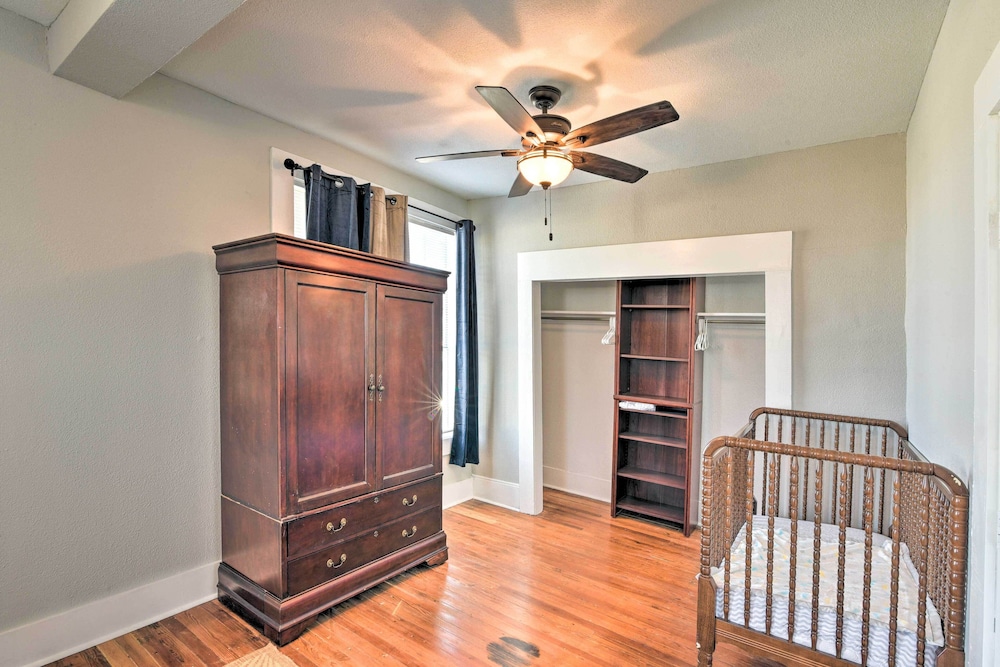 Convenient Apt w/ Golf Carts & Grill Access!