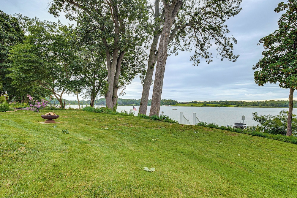 Patio & Water Views: Serene Bohemia River Escape!