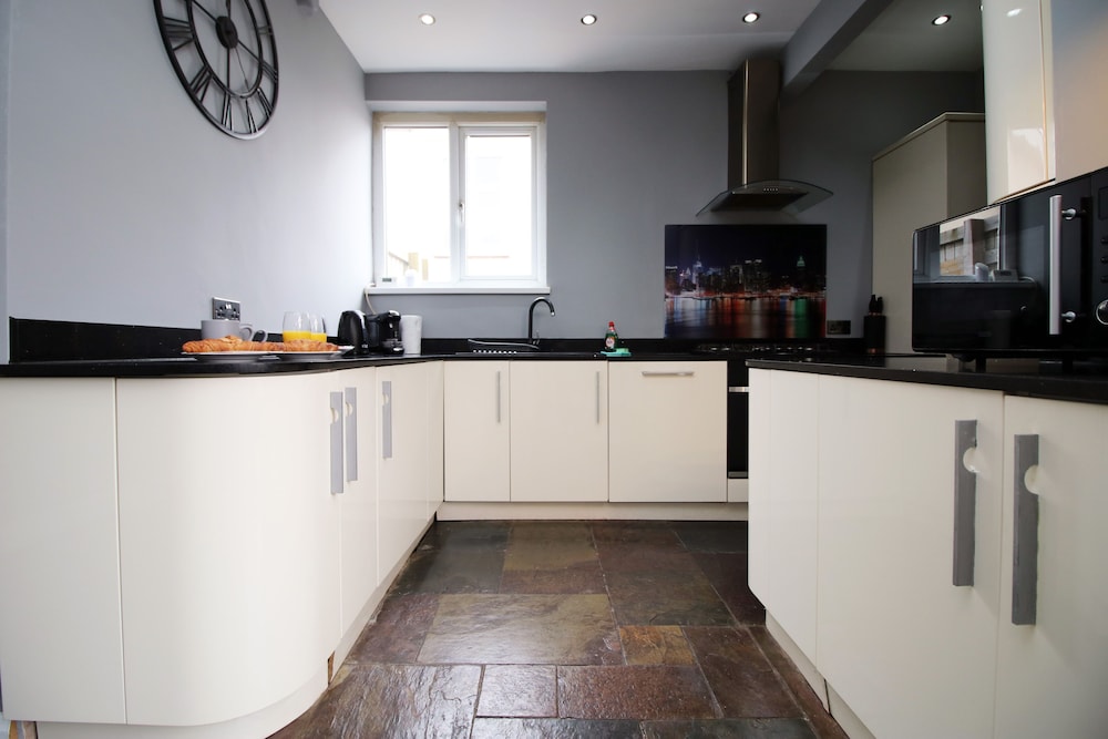 Carlton Grove by Tŷ SA view 4