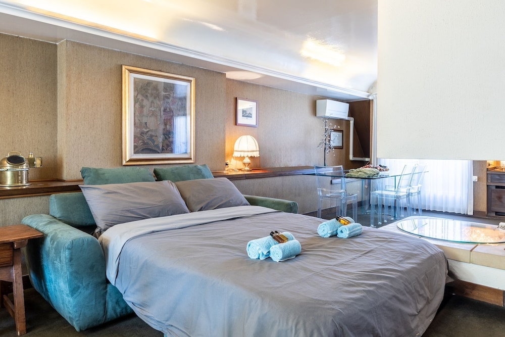 hotel room