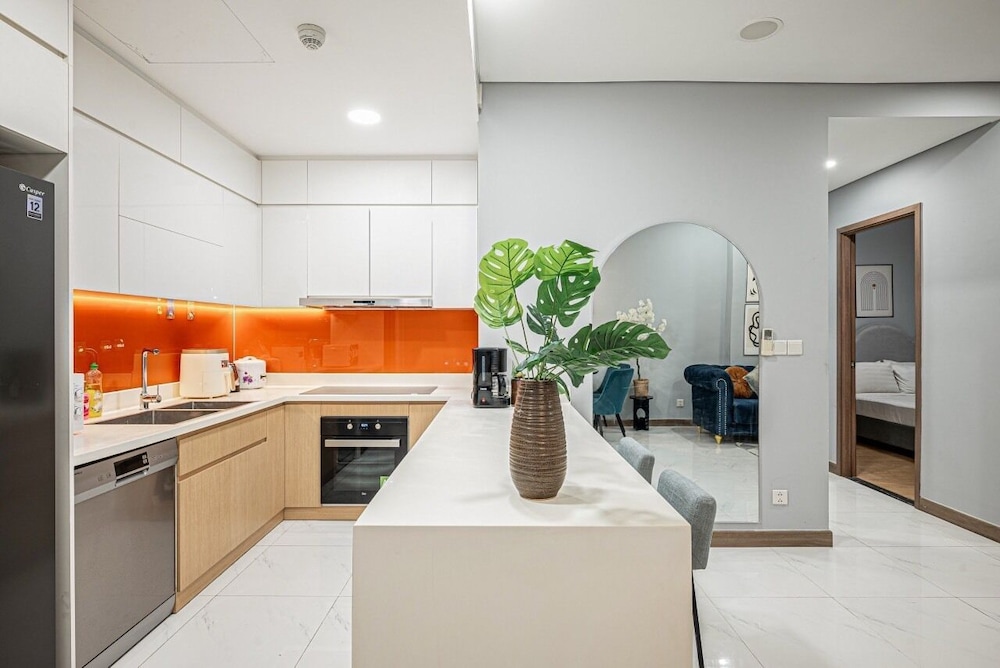 Luxury Sunwah Apartment near Landmark 81 - City View