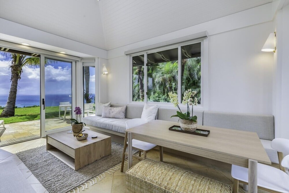 Hale Nanea 1 Bedroom Home by RedAwning