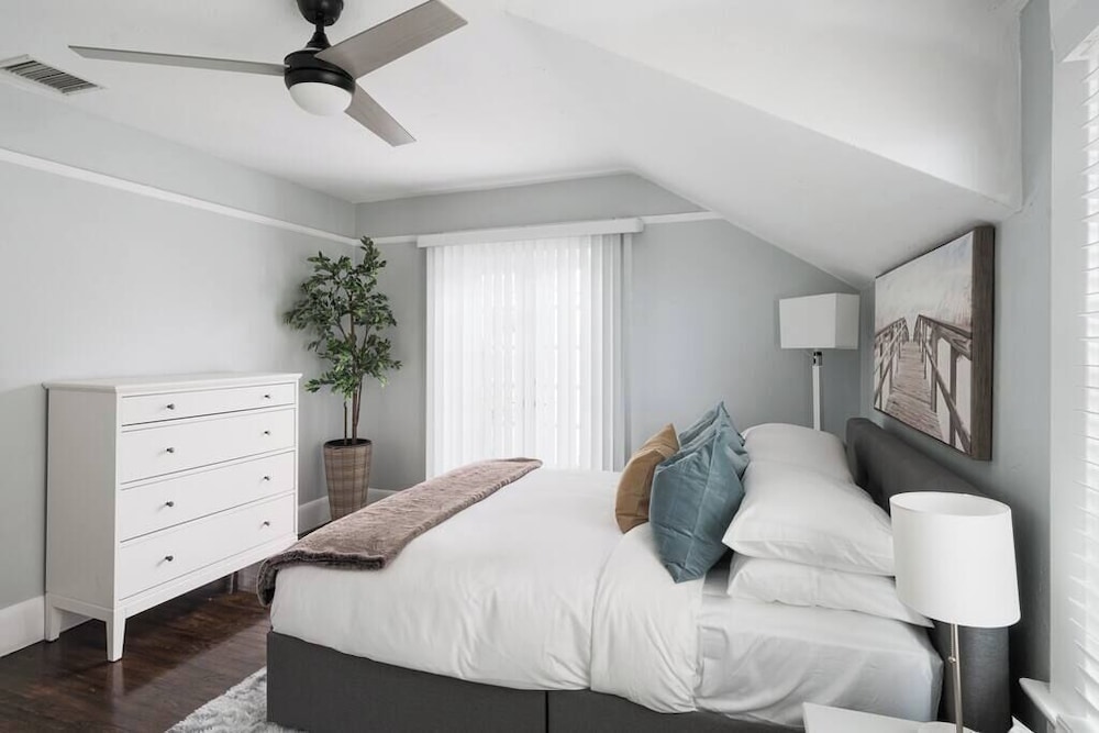 Bankers Hill Bliss Chic Roomy Home Near Airport view 2