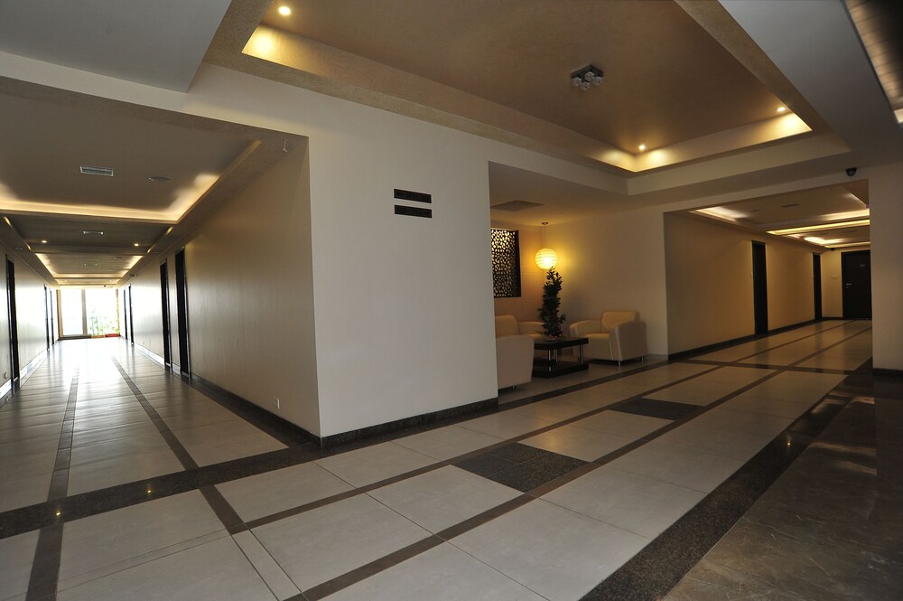 Le Tokyo Hotel Sanand