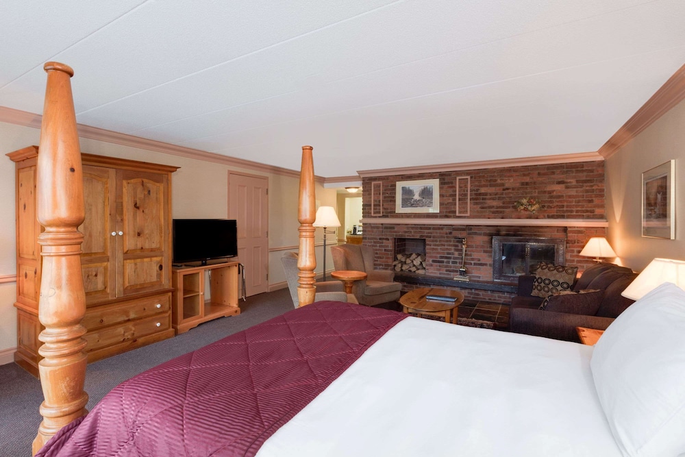 North Bay Vacations - Ramada by Wyndham Pinewood Park Resort North Bay - Property Image 29