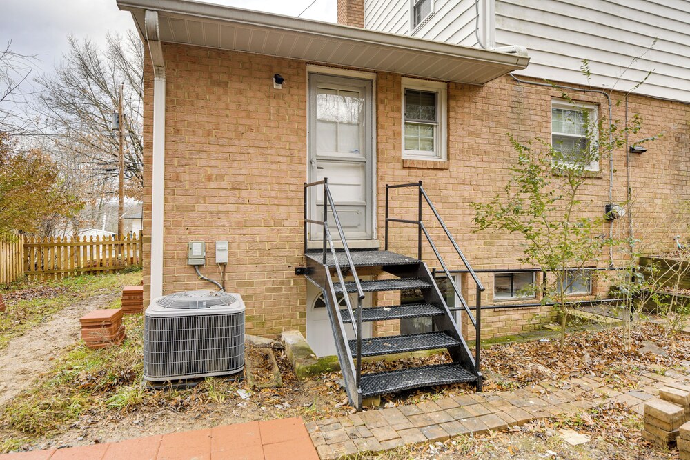 Convenient + Cozy! Apartment in DC Suburbs!