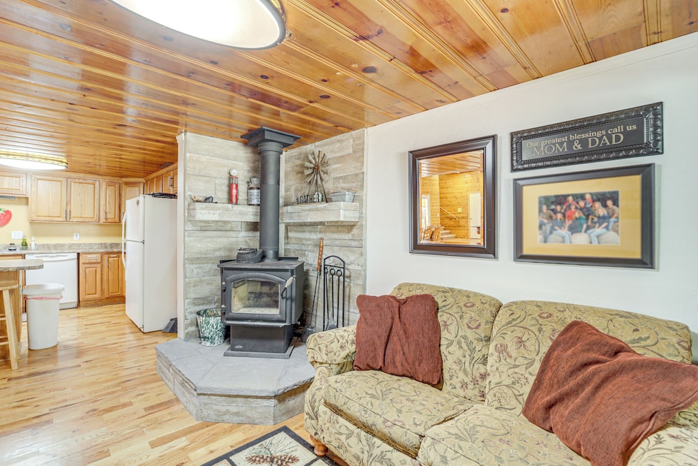Game Nights in Pine's Winter Woods: Cozy Cabin