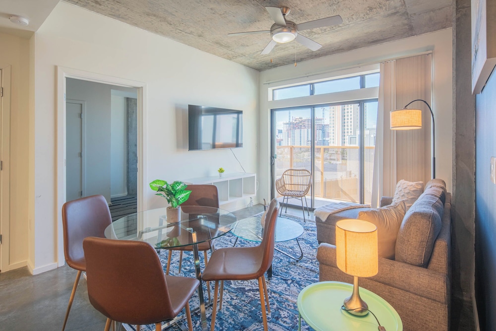 ROVE LIVING/KL - Roosevelt Point