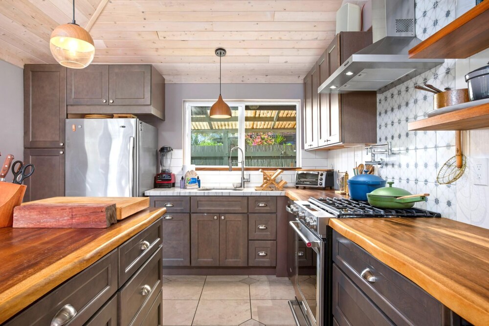 KBM Resorts Free CAR International Colony Club 2-bedroom Cottage, True Essence of Hawaii! Icc-11