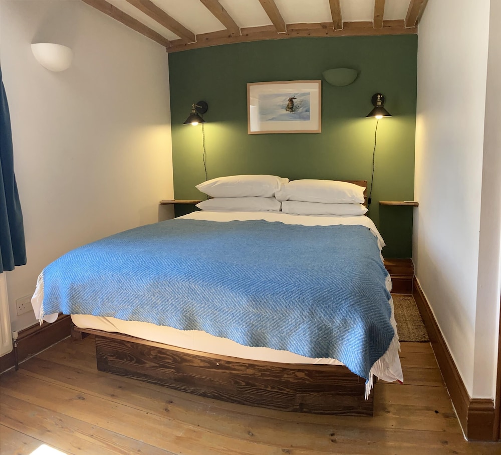 Riverside B & B