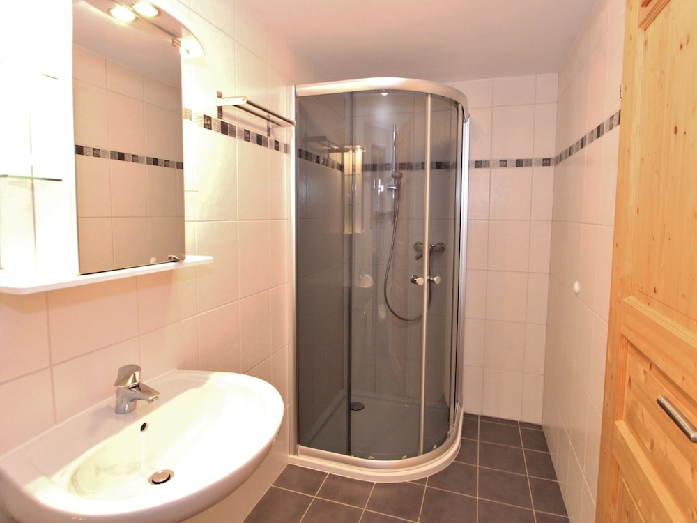 Luxury Chalet with Hot Tub in La Tzoumaz