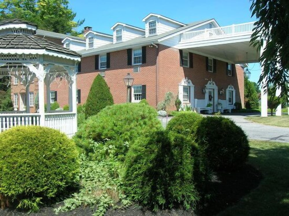 Hotel Smoketown Inn - Image 1