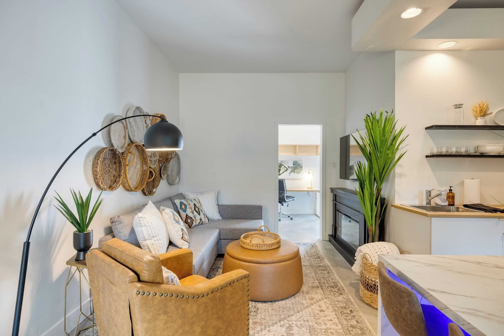 Arsenal Buyout by Avantstay 2 Homes Near Sullivans Island w/ Outdoor Dining