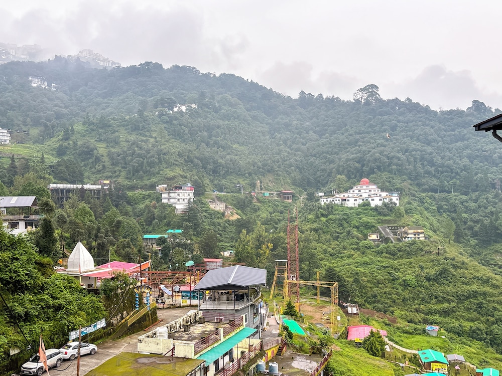 Hotel Shiva Lake - Near Mussoorie Lake