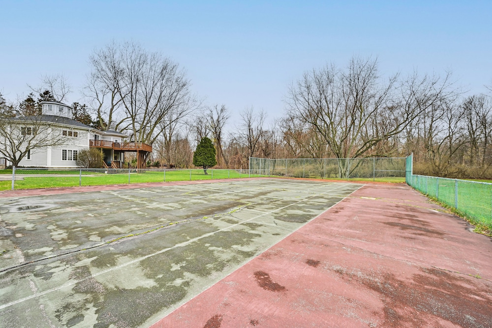 1/2 Mi to Beach & Lake Michigan: Condo w/ Pool!