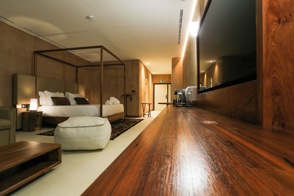 Mumba Lodge by Flow