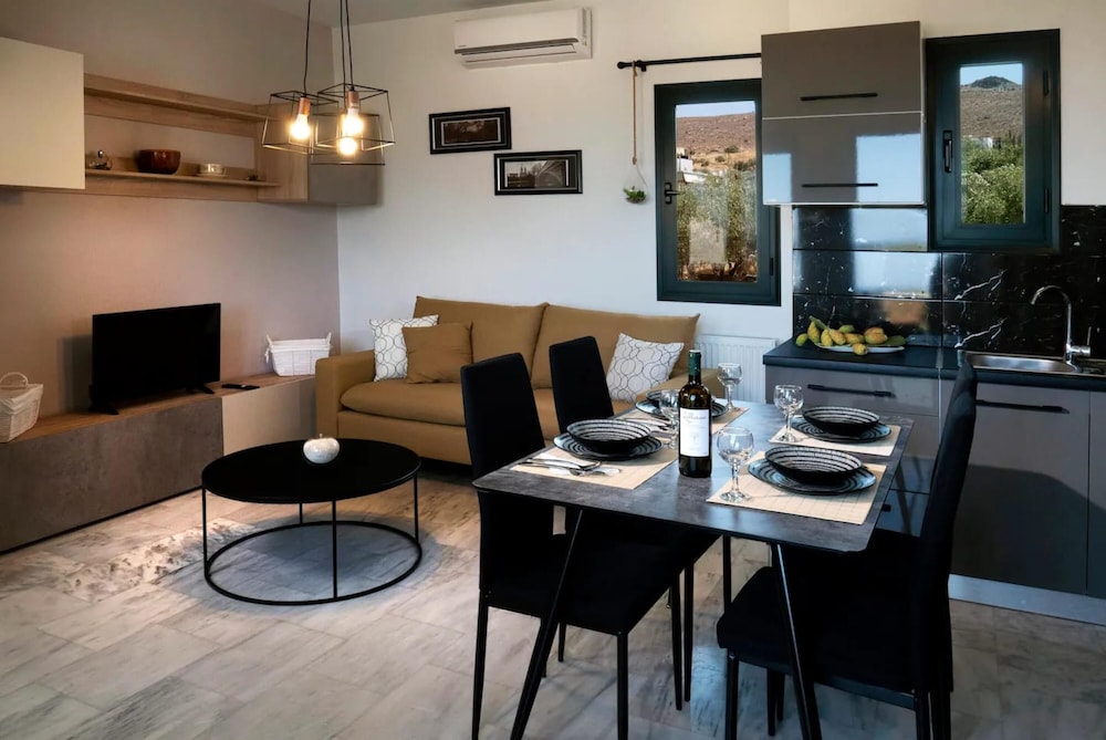 Seaside Charm Near Heraklion Villa Maro s Getaway photo 2