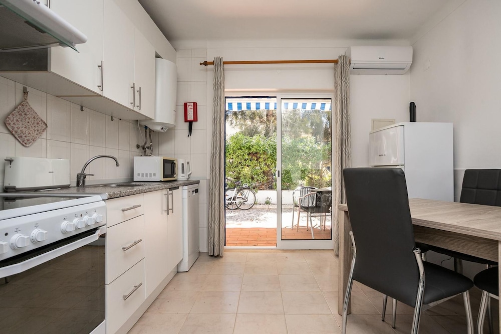 Nice Terrace and Pool Alvor Flat