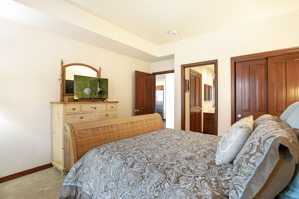 304 Spruce Tree Lodge 3 Bedroom Condo by Redawning