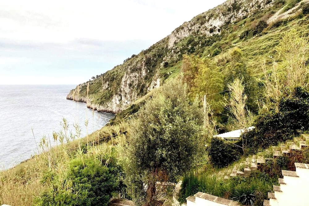 House Overlooking the bay - Seaview