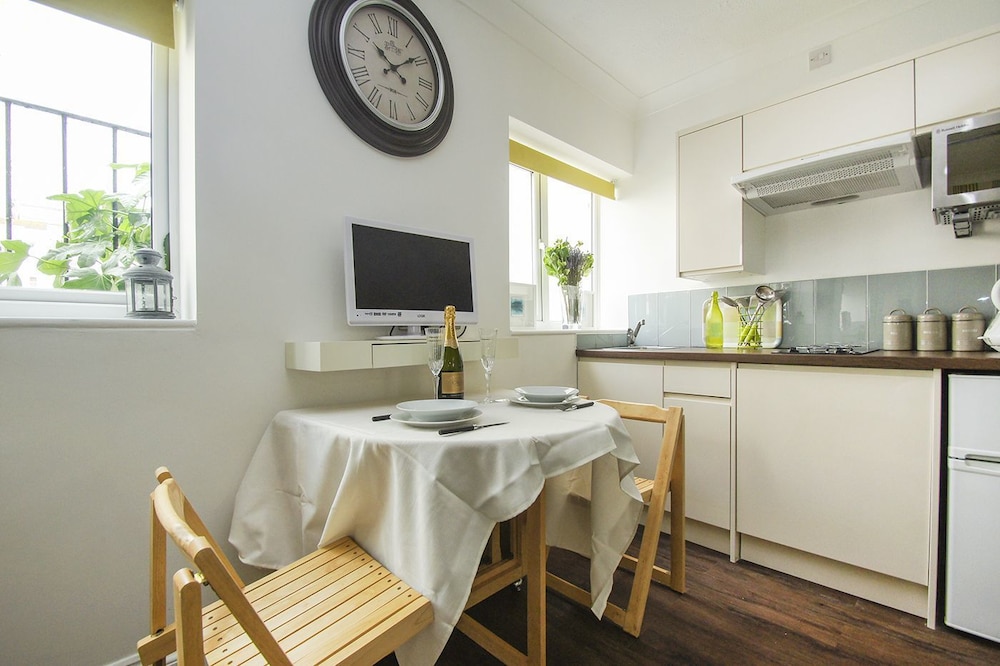 Between Piers Central by Brighton Holiday Lets view 5