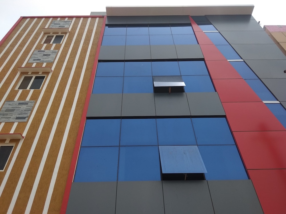 Iroomz Sri Srinivasa Residency