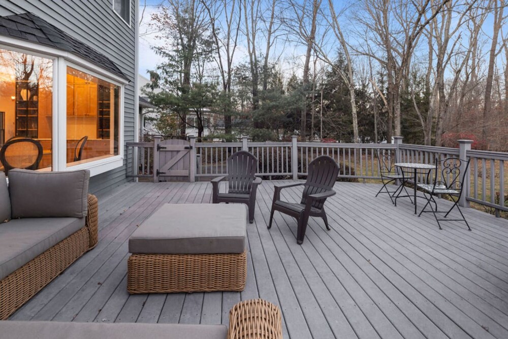 Peaceful Mini Mansion Sleeps 18