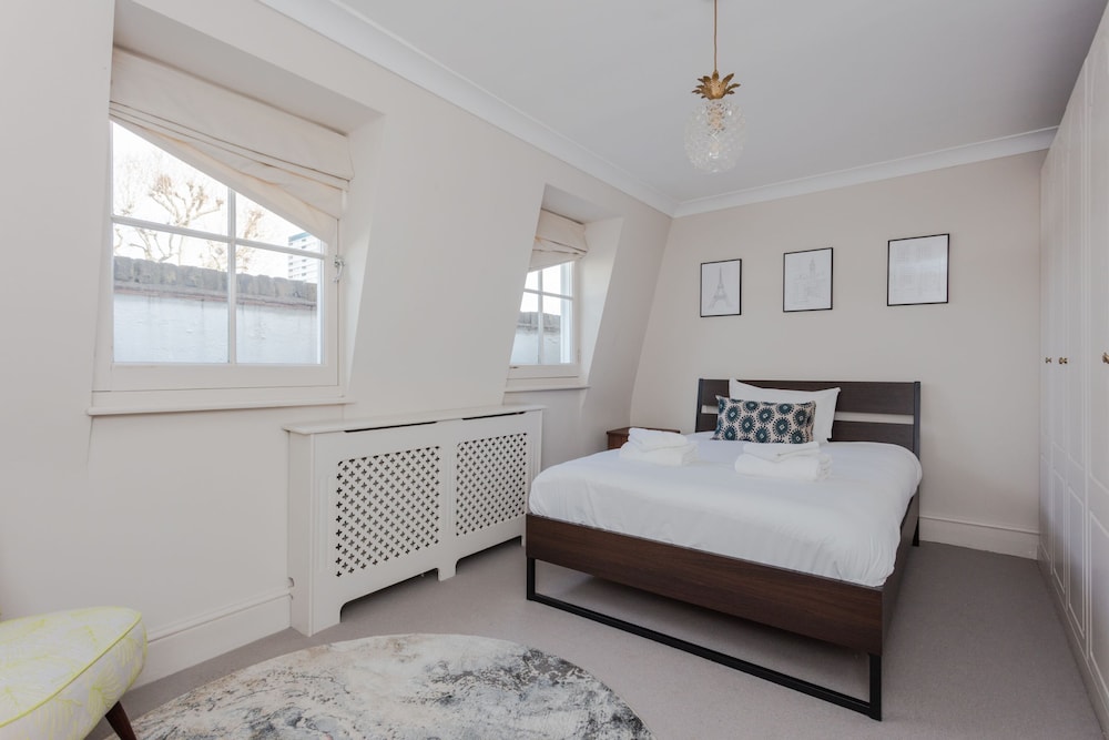 Newly Refurbished 4 Bedroom House in East London
