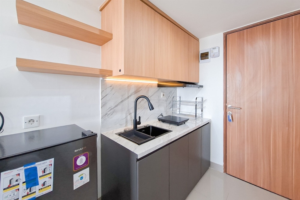Studio Near Krl Station At Cisauk Point Apartment