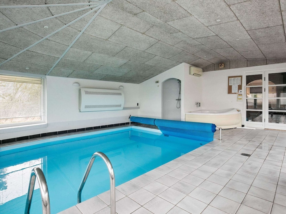 Spacious Holiday Home in Humble near Beach view 4