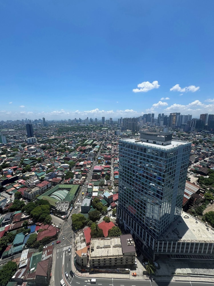 Stunning 42nd Floor Apt With Netflix