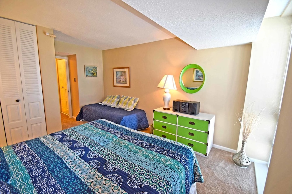 Braemar 503N 2 Br condo by RedAwning