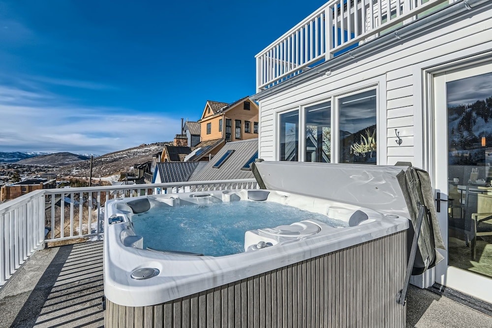 311 Ontario Mountain Majesty 5 Bedroom Home