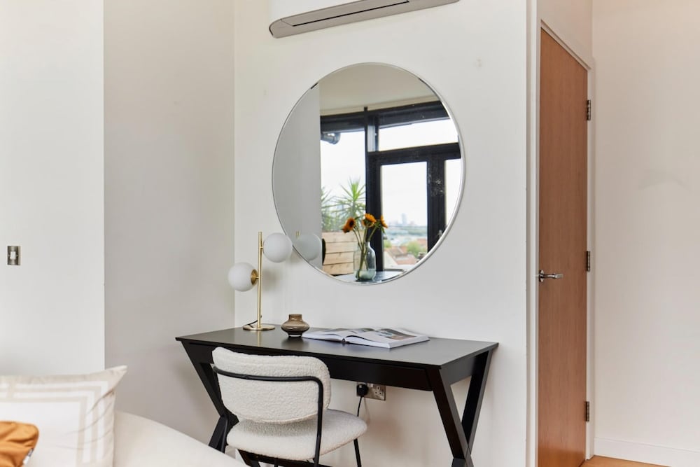 The Shoreditch Escape - Lovely 2bdr Flat With Balcony