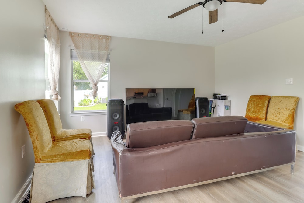 Spacious Home < 3 Mi to Hampton Coliseum!
