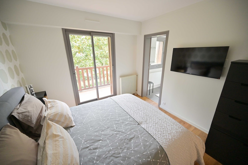 Very Nice Apartment With Balcony - 4p/1br - 600m From the Beach