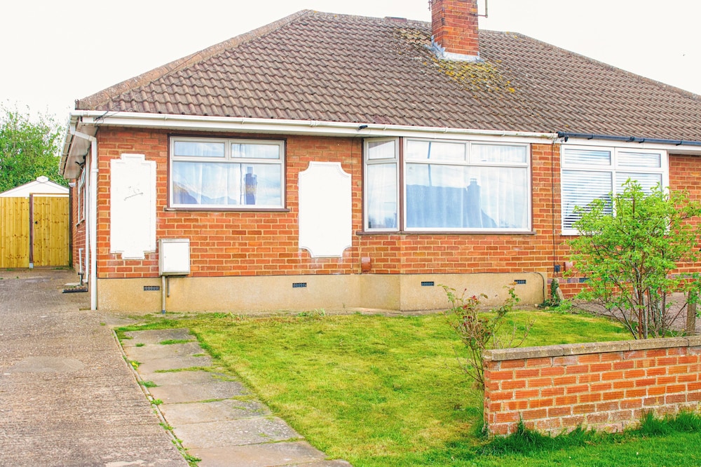 3 Bed - Sleeps 4 - Free Parking - Private Garden