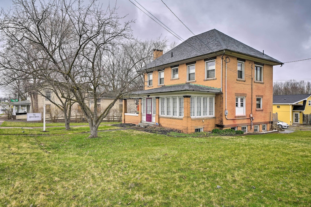 Classy Colonial House w/ Furnished Sunroom! view 5