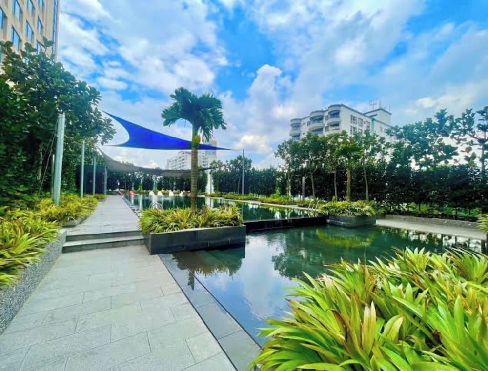 Grand Lumia Suite At Opus Residence